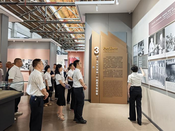 追寻先辈足迹汲取奋进力量 ——江粮集团本部党支部赴陈云工作车间联合开展主题党日活动